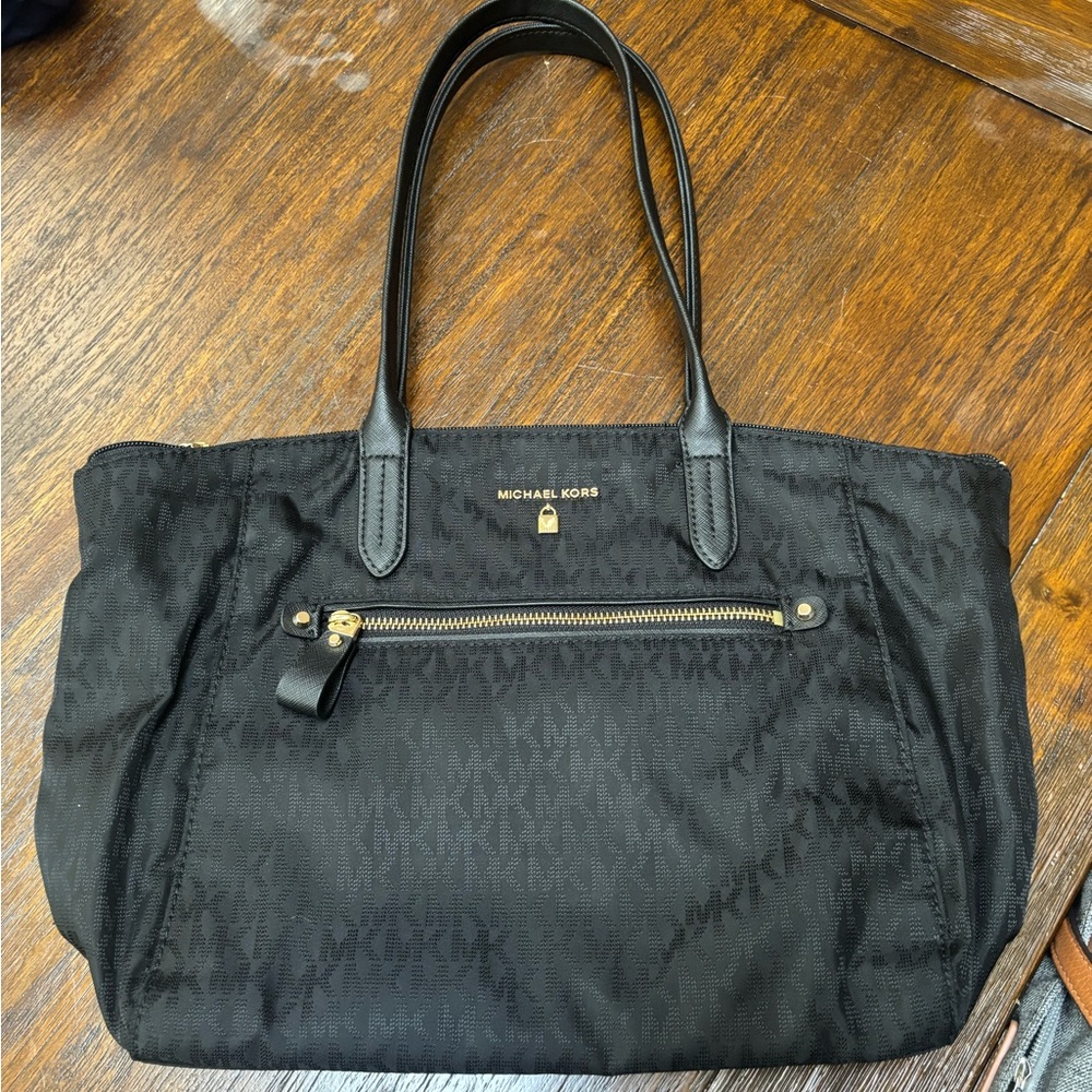 BLACK MICHAEL KORS TOTE